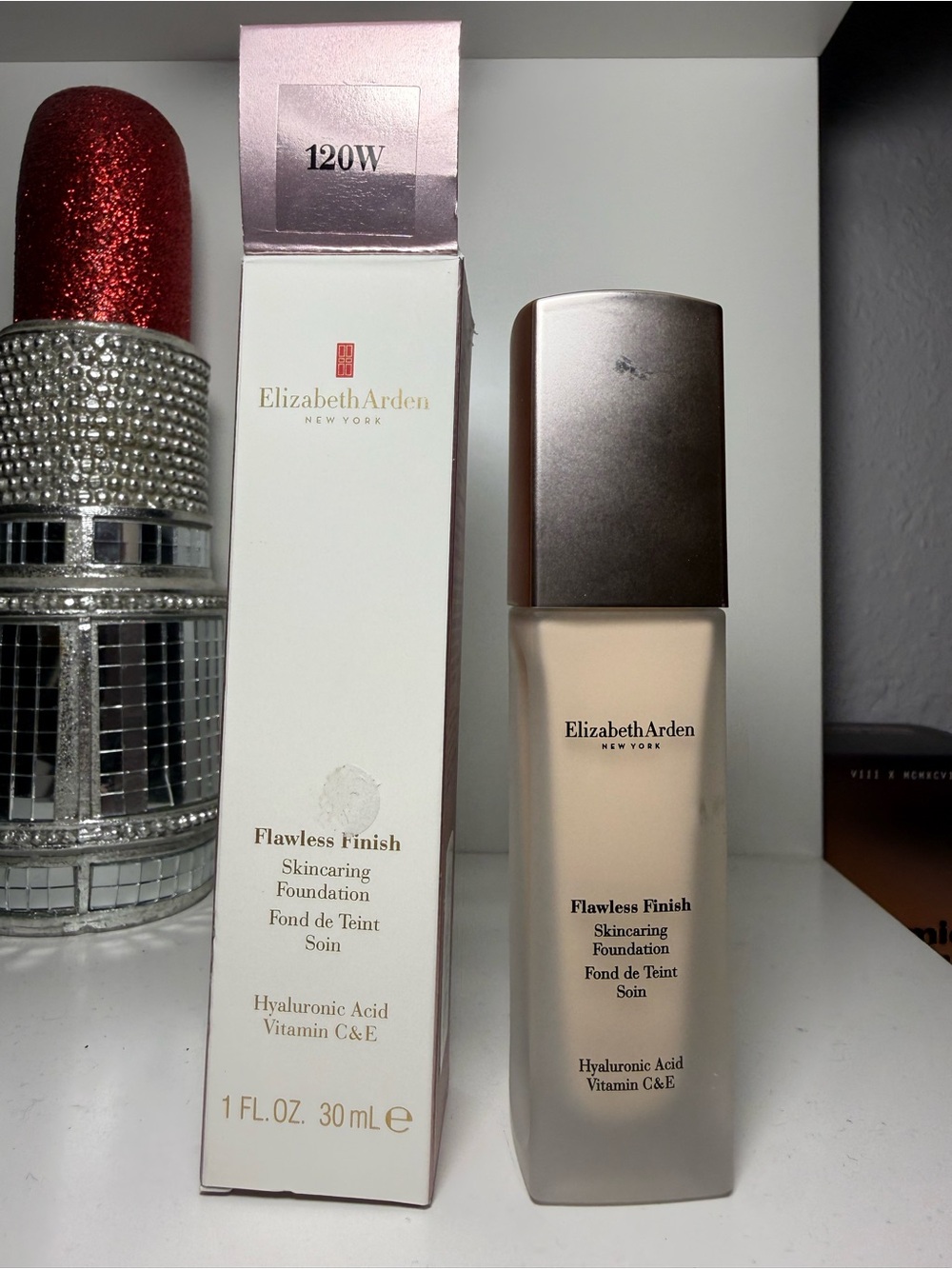 Elizabeth Arden Flawless Finish Skincaring Foundation - 120W Light Beige